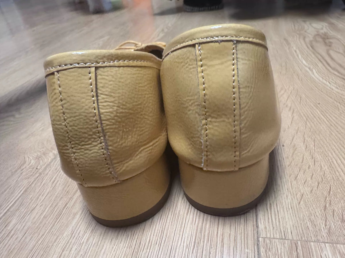 About Arianne Butter-Yellow Leather Mid-Heel Shoes – photograph 7