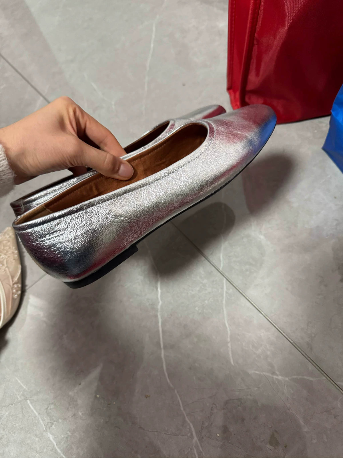 Vagabond Jolin Silver Flats — product detail 3