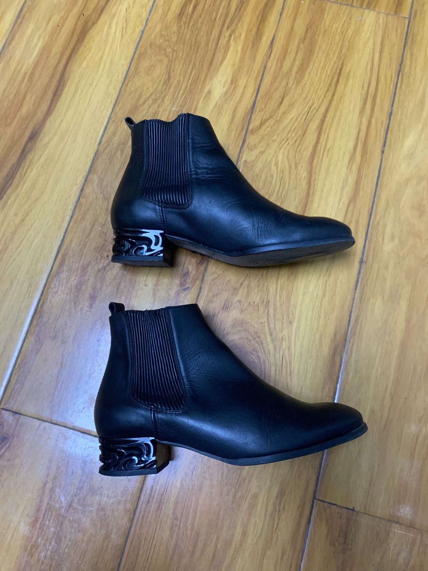 Miista Leather Chelsea Boots with Sculptural Heel – EU 37 — original seller image 1