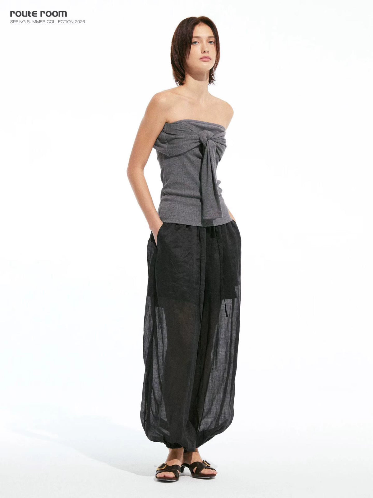 Route Room gray bandeau top label