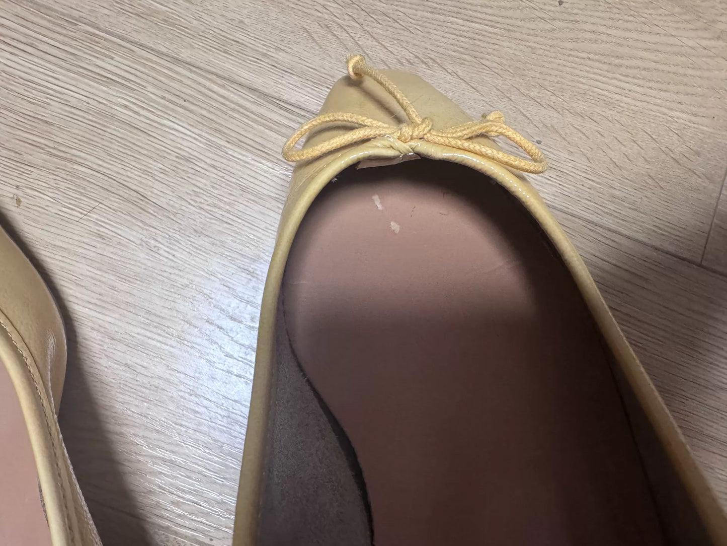 About Arianne Butter-Yellow Leather Mid-Heel Shoes – photograph 4