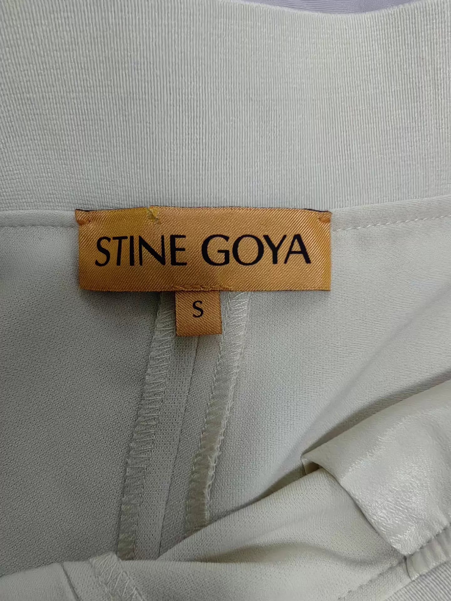 Stine Goya Beige High-Waisted Trousers – Shortened Hem – photograph 4