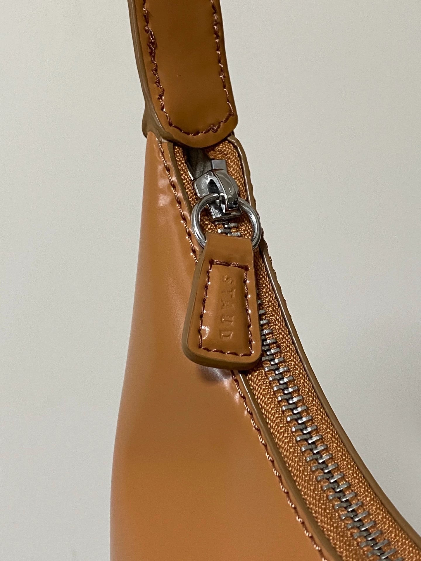 STAUD Scotty Caramel Shoulder Bag — product detail 6