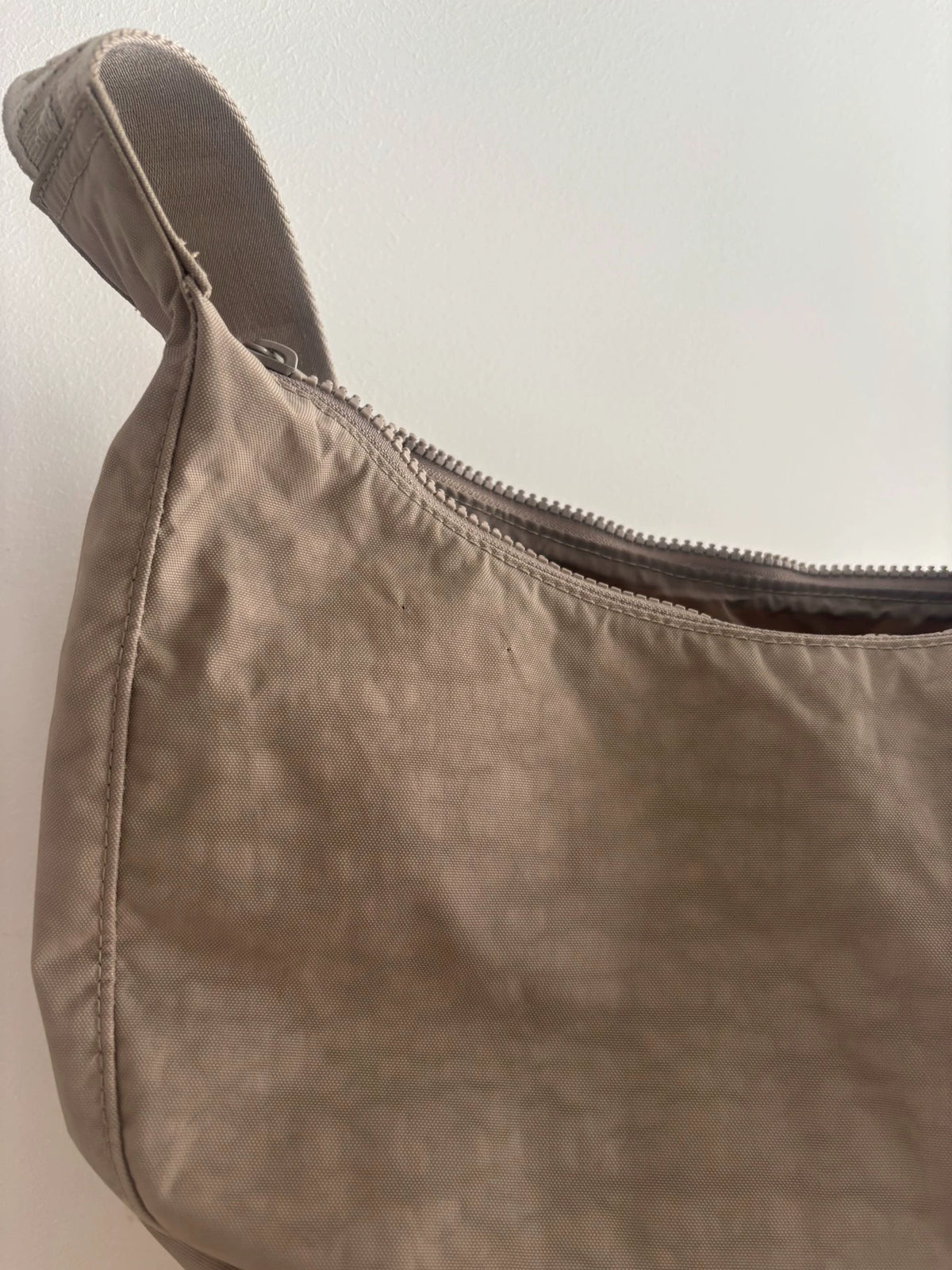 BAGGU Dove Grey Crescent Bag — product detail 4