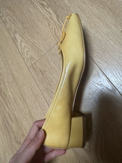 About Arianne Butter-Yellow Leather Mid-Heel Shoes – photograph 2