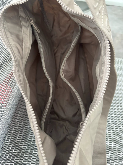 BAGGU Dove Grey Crescent Bag — product detail 2