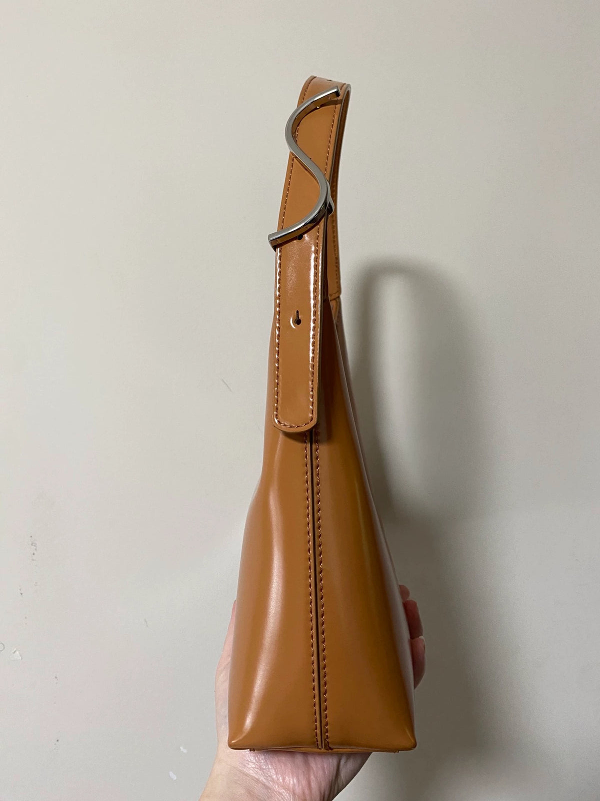 STAUD Scotty Caramel Shoulder Bag — product detail 5
