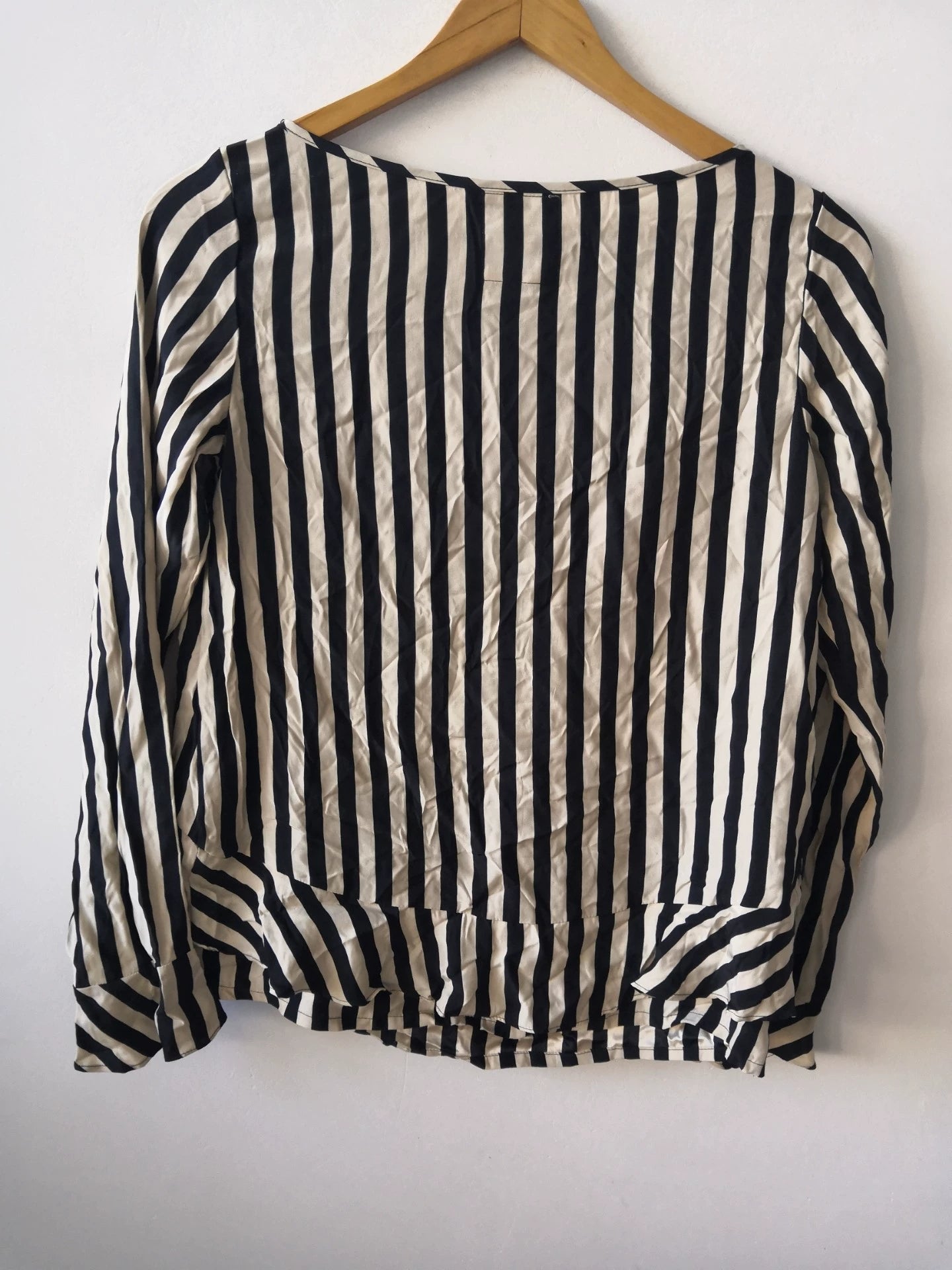 Baum und Pferdgarten Black-and-White Silk Blouse – photograph 7