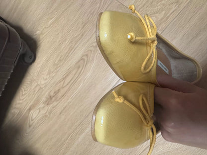 About Arianne Butter-Yellow Leather Mid-Heel Shoes – photograph 6