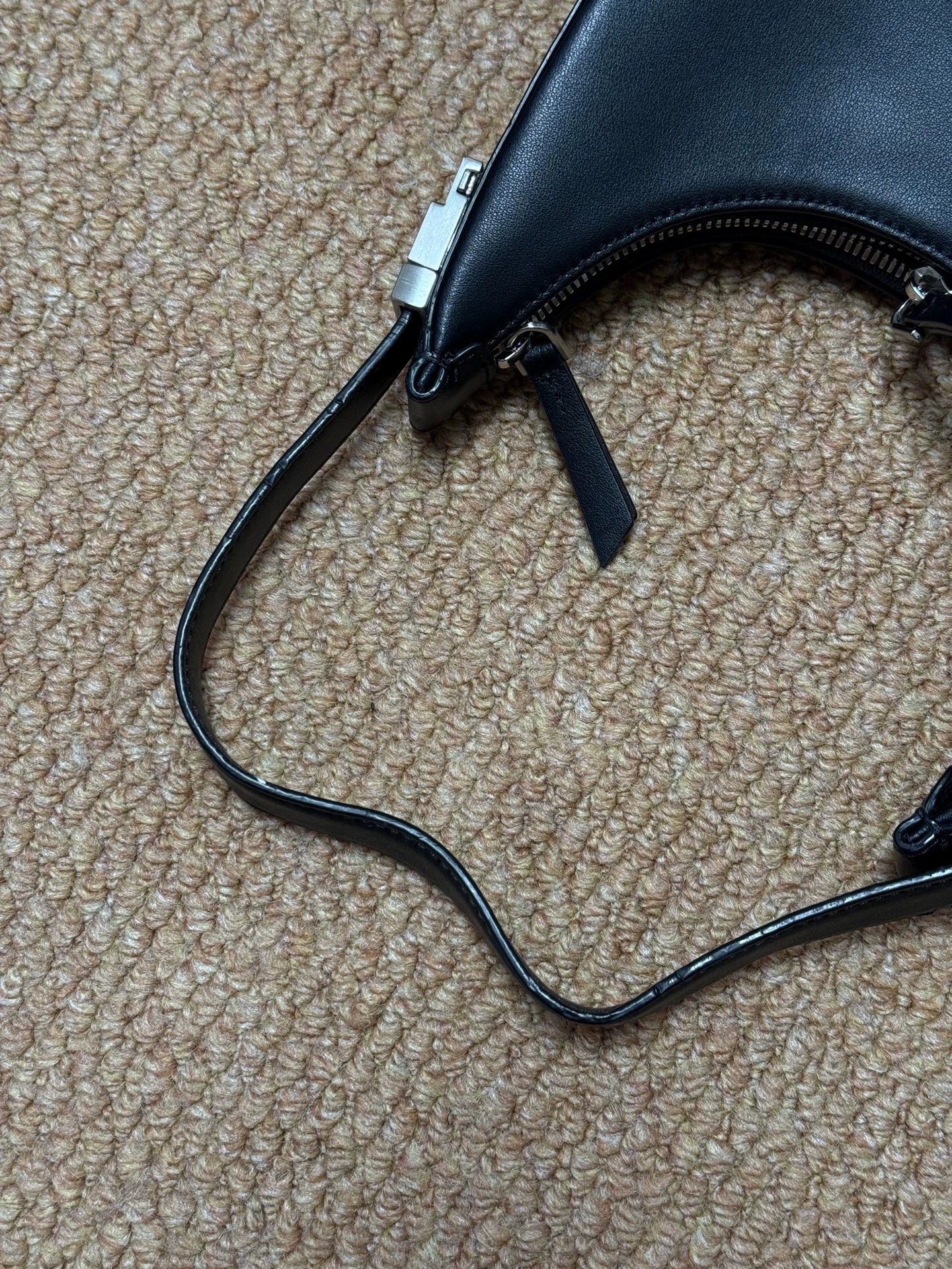 OSOI Black Mini Crescent Bag – photograph 4