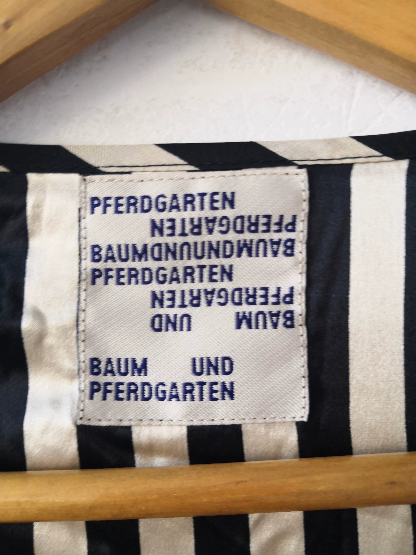 Baum und Pferdgarten Black-and-White Silk Blouse – photograph 3