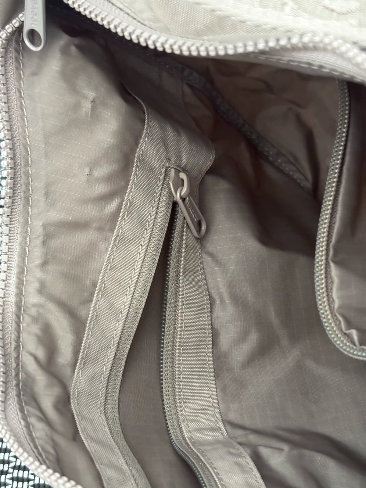 BAGGU Dove Grey Crescent Bag — product detail 5