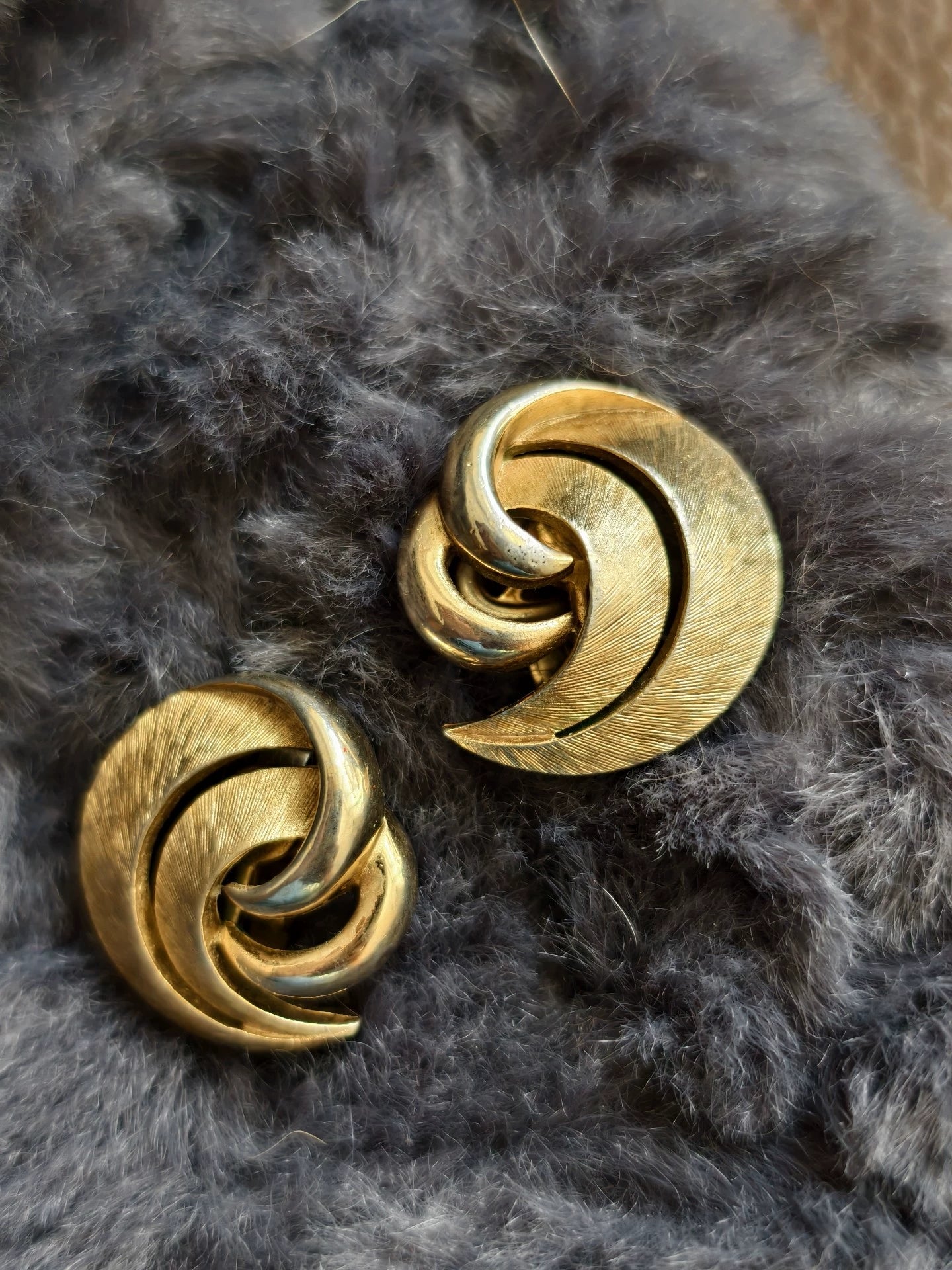 Trifari Gold-Tone Swirl Clip-On Earrings – photograph 2