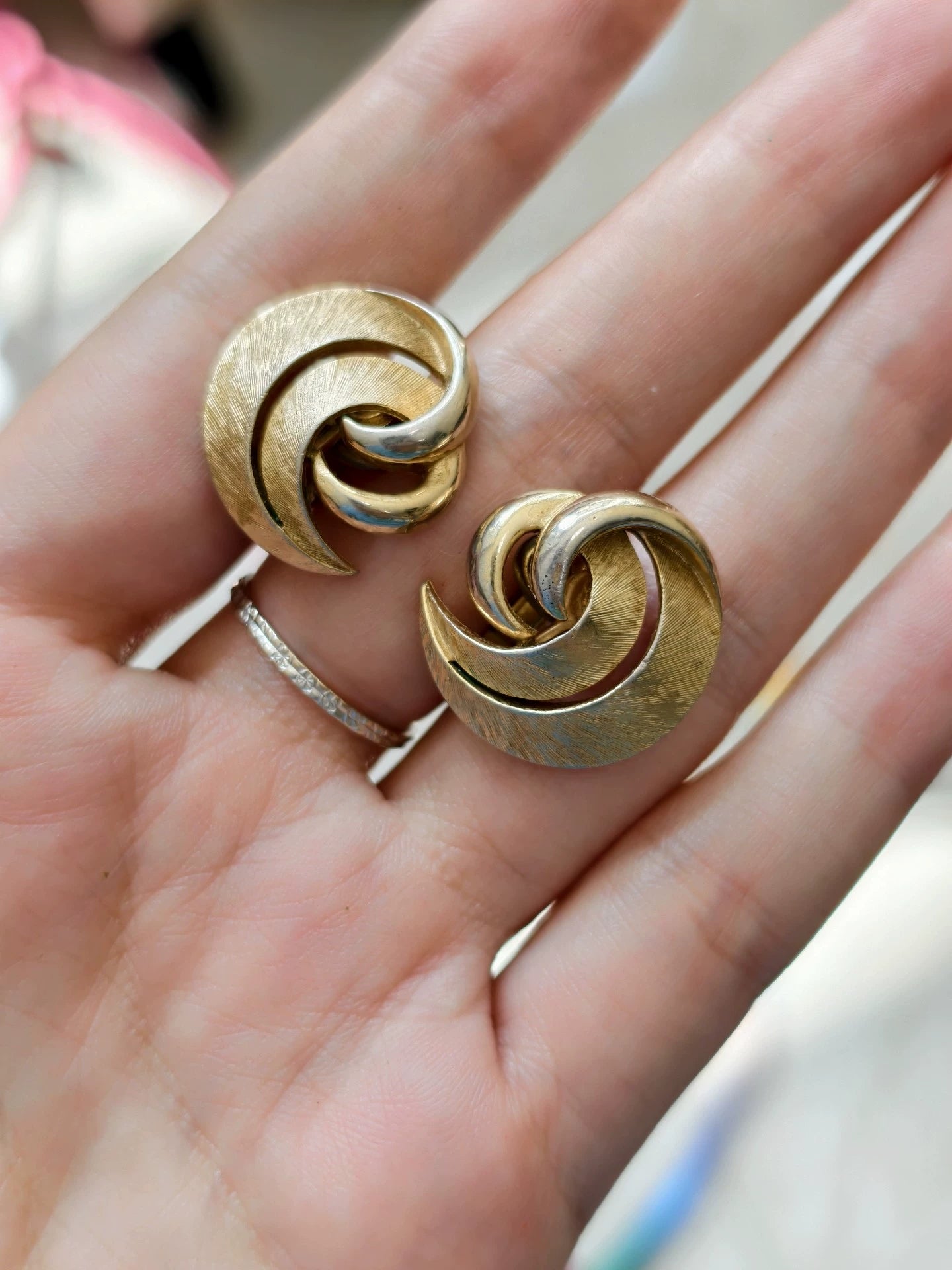 Trifari Gold-Tone Swirl Clip-On Earrings – photograph 3