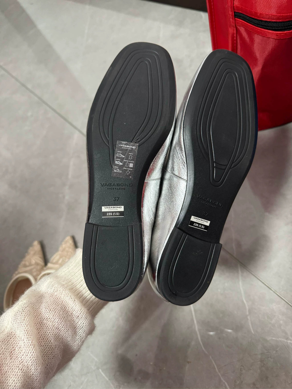 Vagabond Jolin Silver Flats — product detail 4