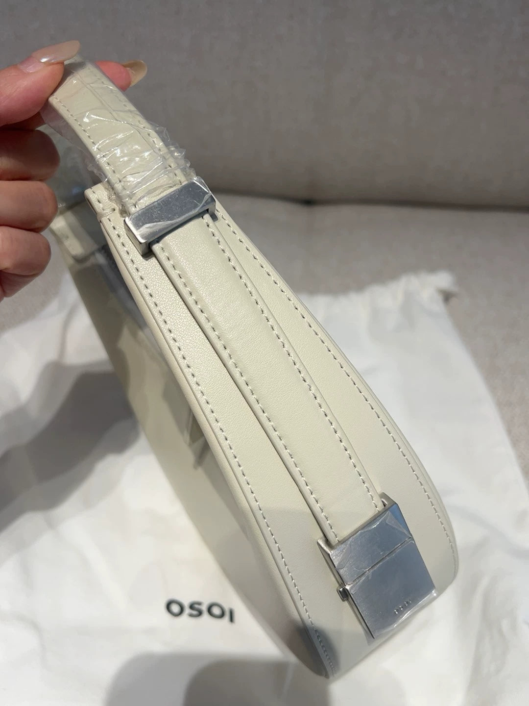 OSOI Cream Mini Crescent Leather Bag – photograph 3