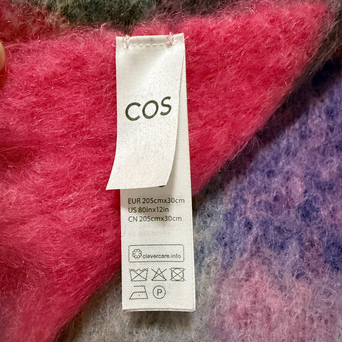COS label and 205 by 30 cm size label on scarf